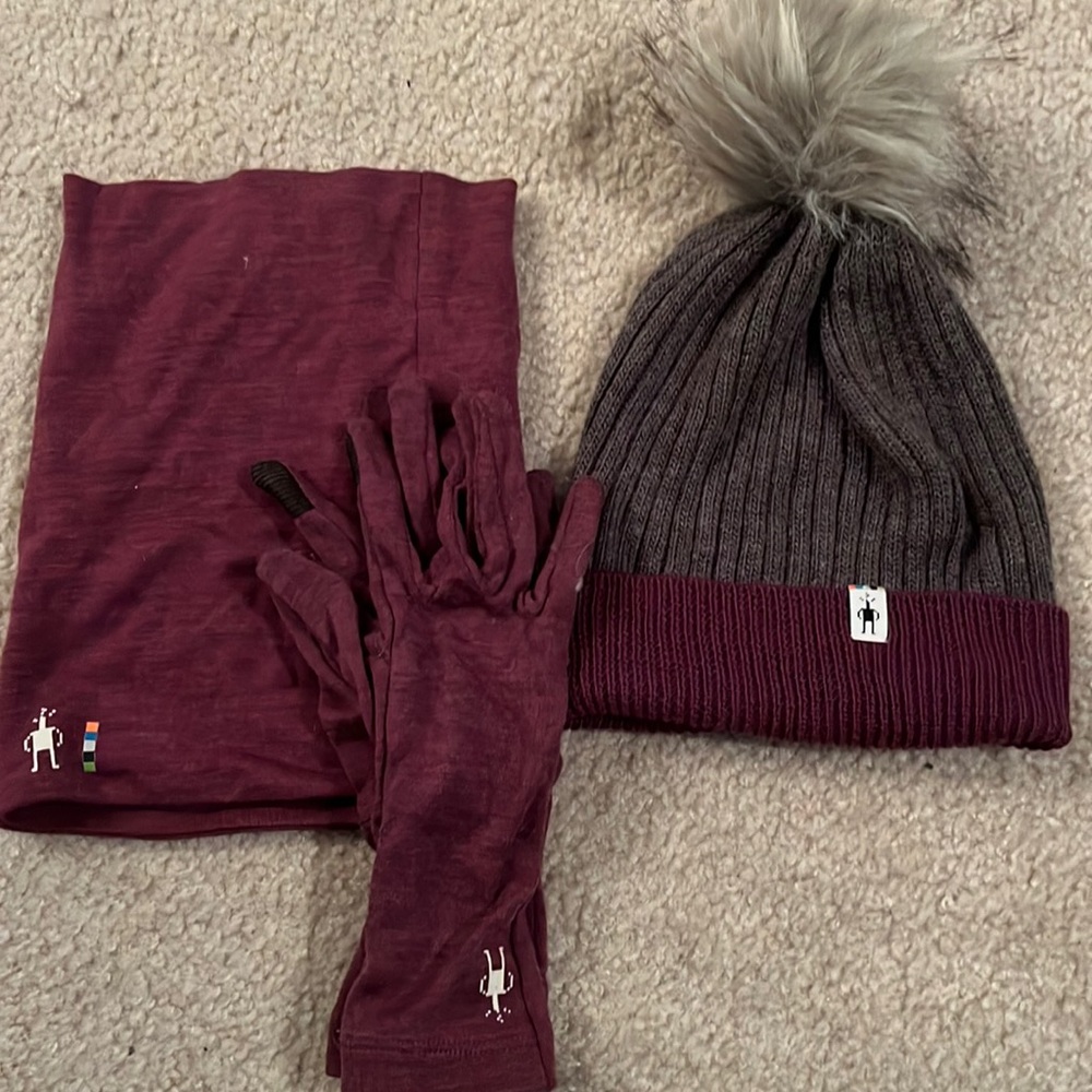 Smartwool winter set- hat, gloves and neck gator